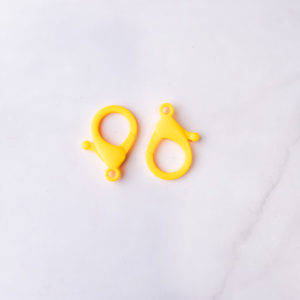 BROCHE PICO DE LORO ACRILICO AMARILLO